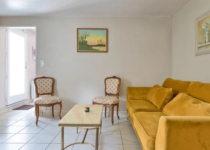 Le Chant De Daoud Maison De Ville Avec Jardin Et Place Stationnement